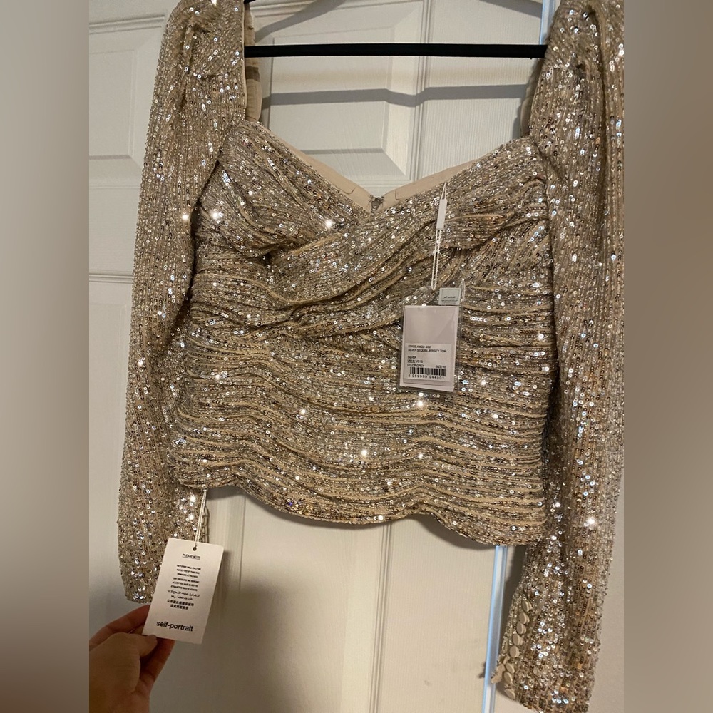 NWT beautiful sequin top. Tag says US 10 - L but fits from M-L. Never worn.